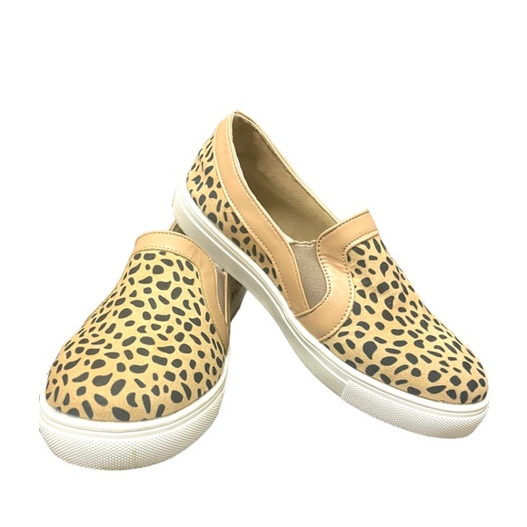 ✨LEOPARD PRINT SNEAKERS✨ - Picture 5 of 9